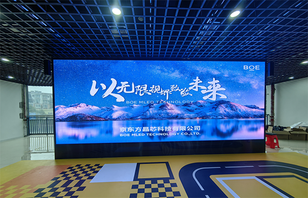 金銀湖p2.5安裝完成   尺寸：6.72×2.56 ；像素點(diǎn)：2688×1024